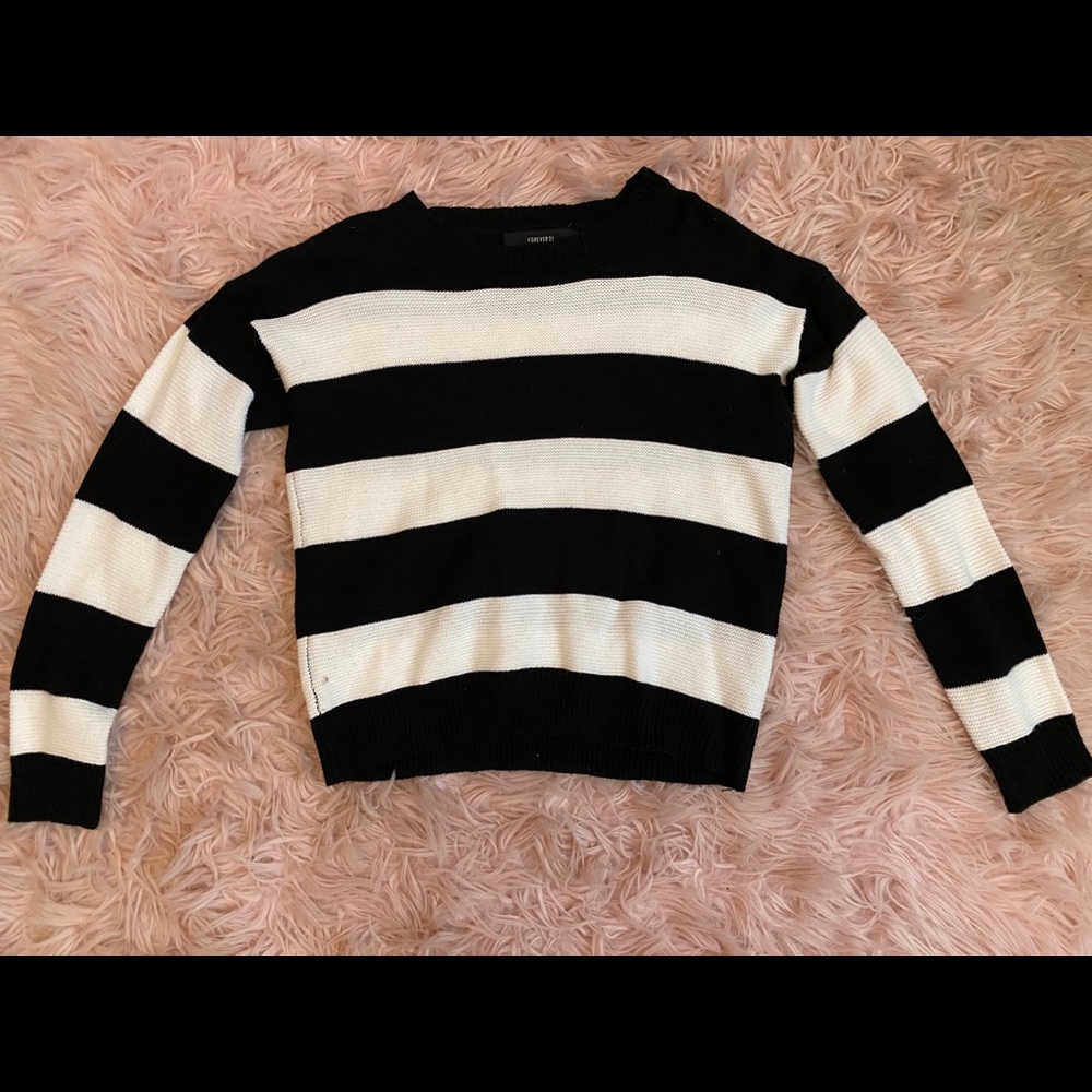 Forever 21 black and white crop sweater